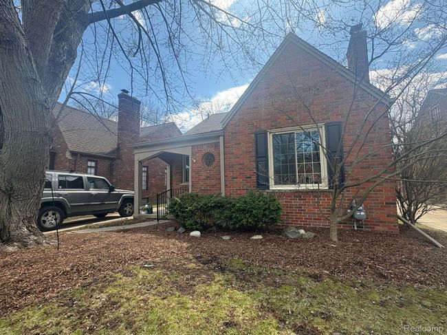 Lovely Brick Home | Image 23