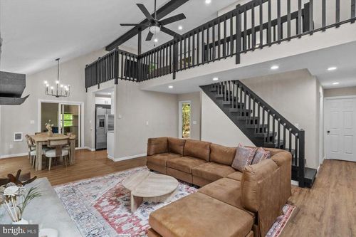 415 Canterbury Rd, Bushkill, PA, 18324-7777 | Card Image