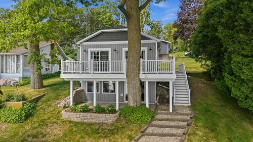 N10524 Howard Ave, FOX LAKE, WI, 53933-9544 | Card Image