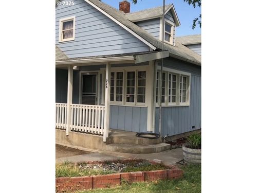 226 W Hartley Ave, Hermiston, OR, 97838-1250 | Card Image