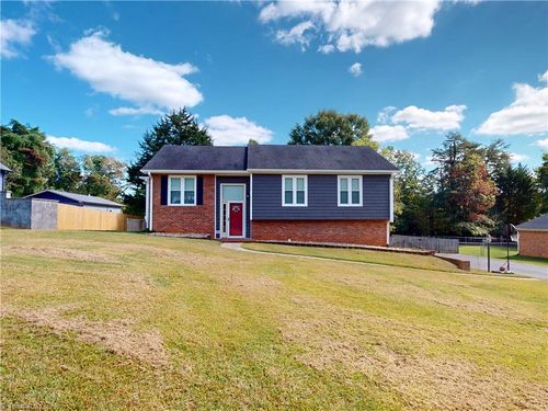 402 Lynchburg Rd, Pilot Mountain, NC, 27041-9325 | Card Image