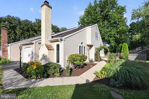 284 Woods Edge Pl, LANGHORNE, PA, 19047-1011 | Card Image