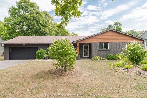 90 Carson Lake Cres, Sauble Beach, ON, N0H2G0 | Card Image