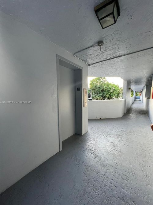apt-204-310 Fontainebleau Blvd, Miami, FL, 33172-5706 | Card Image