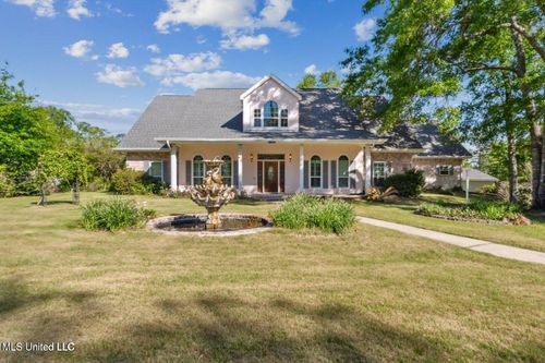 79293 Diamondhead Dr E, Diamondhead, MS, 39525-3546 | Card Image