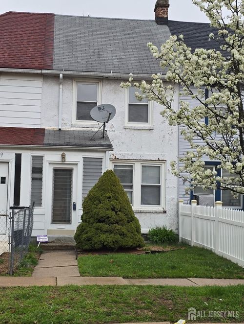 47 Lufberry Ave, New Brunswick, NJ, 08901-3216 | Card Image