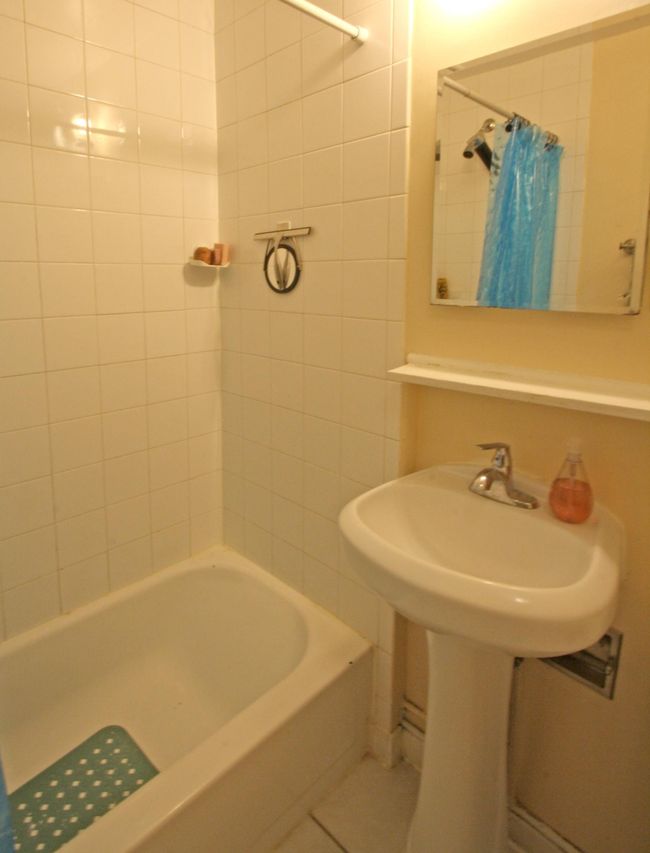 18 615 bathroom.jpg | Image 15