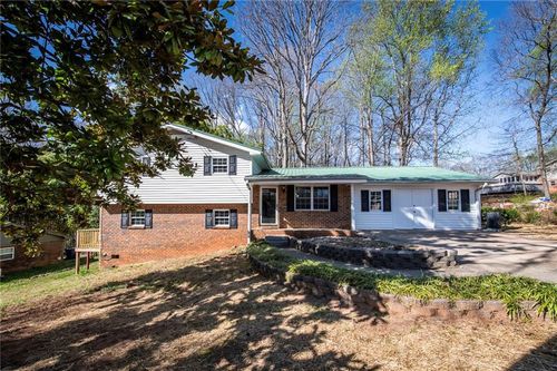 6225 Pebble Dr, Douglasville, GA, 30135-3731 | Card Image