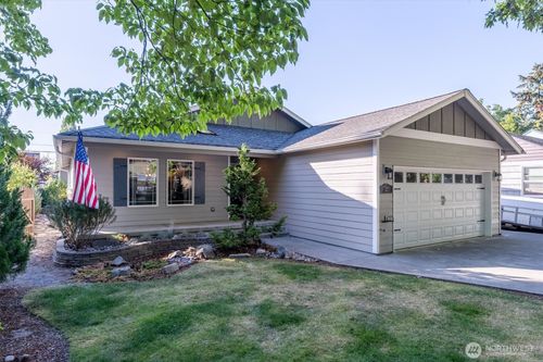 527 26th Ave, Longview, WA, 98632-1327 | Card Image