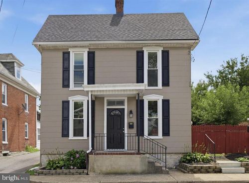 111 Harrison Ave, WAYNESBORO, PA, 17268-1211 | Card Image
