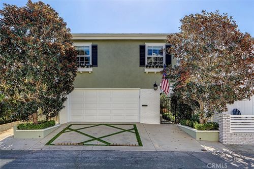 456 30th St, Manhattan Beach, CA, 90266-2040 | Card Image