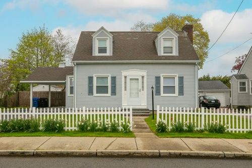 94 Eustis Ave, Newport, RI, 02840-2867 | Card Image