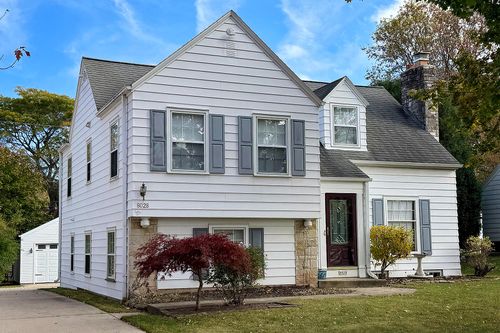 8028 N Regent Rd, Fox Point, WI, 53217-2730 | Card Image