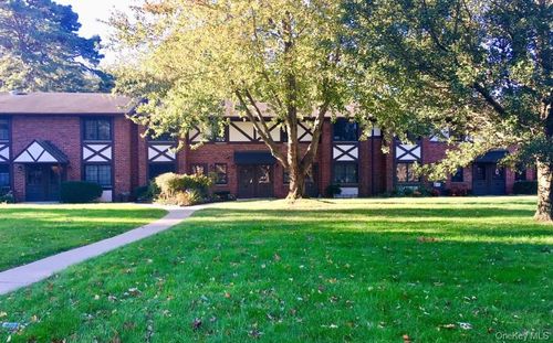 20 Pinebrook Pl, Bay Shore, NY, 11706-4418 | Card Image