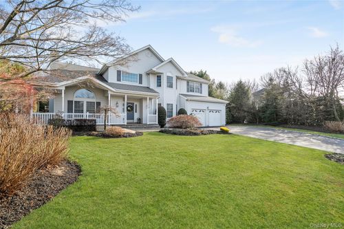 7 Park View Ln, Lake Grove, NY, 11755-1853 | Card Image