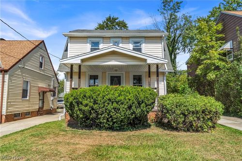 19409 Raymond St, Maple Heights, OH, 44137-1748 | Card Image