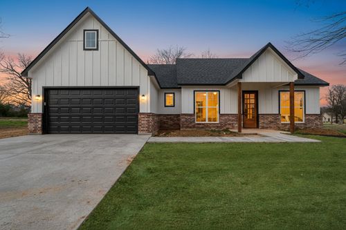 535 E Fairview St, Blossom, TX, 75416-2144 | Card Image