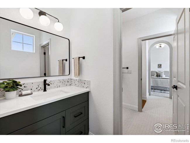 Jack and Jill Bathroom | Image 24
