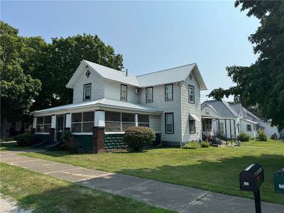 100 S Main Street, House other with 4 bedrooms, 2 bathrooms and null parking in Findlay IL | Image 1