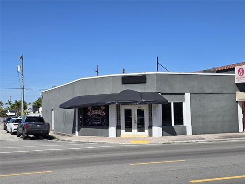 6051 Sw 8th St, West Miami, FL, 33144-5039 | Card Image