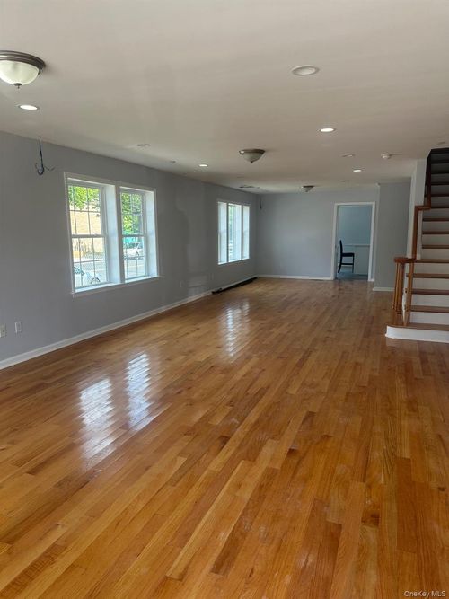903 903 Hicksville, New York, NY, 11691 | Card Image