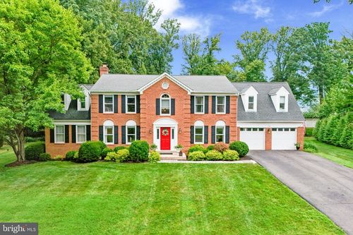 11556 Holly Briar Ln, GREAT FALLS, VA, 22066-1327 | Card Image