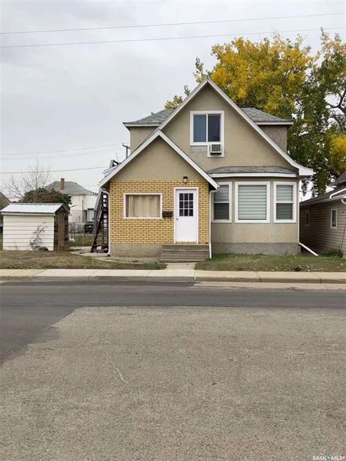 375 Fairford St W, Moose Jaw, SK, S6H1V8 | Card Image