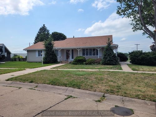 401 Sunset Dr, Hastings, NE, 68901-4657 | Card Image