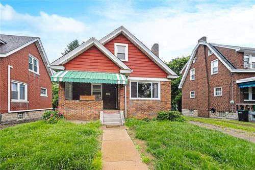 8 Robertson Pl, Etna, PA, 15223-1850 | Card Image