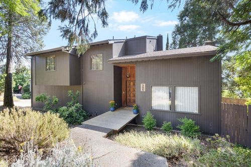 956 Ne Beacon Dr, Grants Pass, OR, 97526-3505 | Card Image