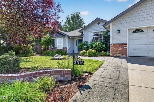 3516 Shawna Dr, Medford, OR, 97504-9630 | Card Image