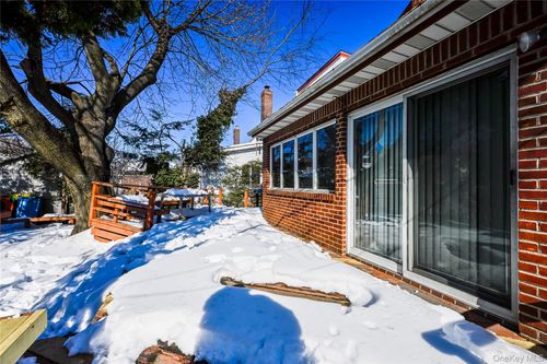 7358 189th St, Fresh Meadows, NY, 11366-1850 | Card Image