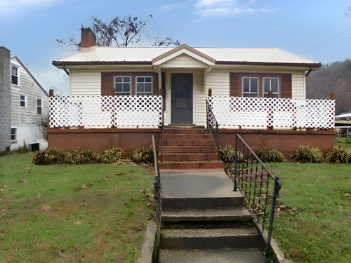 128 Oak St, Pineville, KY, 40977-1628 | Card Image