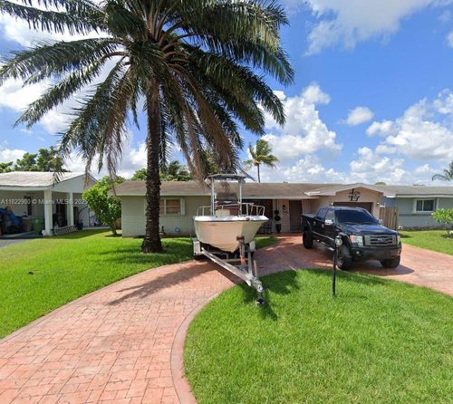 8230 Nw 15th St, Pembroke Pines, FL, 33024-4963 | Card Image
