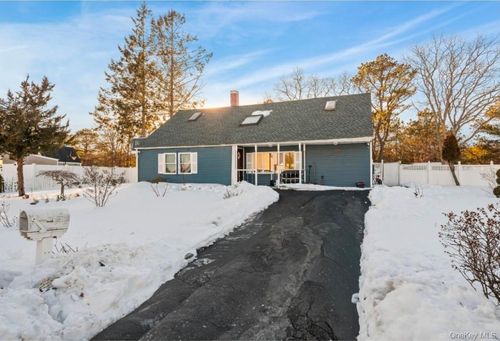 68 S Village Dr, Bellport, NY, 11713-1206 | Card Image