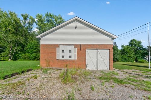 682 Kimberly Ave, Masury, OH, 44438-9732 | Card Image