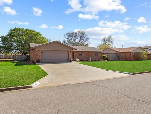 554 Sunset Drive, Watonga, OK, 73772 | Card Image