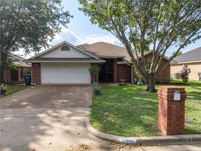 10604 Sierra West Drive, House other with 4 bedrooms, 2 bathrooms and 2 parking in Waco TX | Image 2