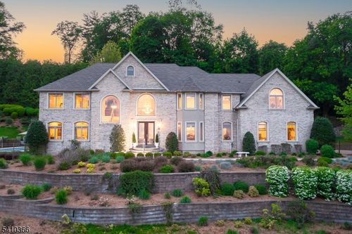 37 Gregory Ave, West Orange, NJ, 07052-4712 | Card Image