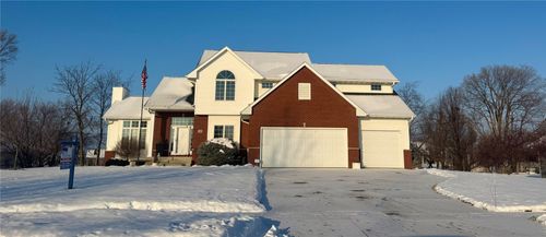 545 Evergreen Ln, Robins, IA, 52328-9529 | Card Image