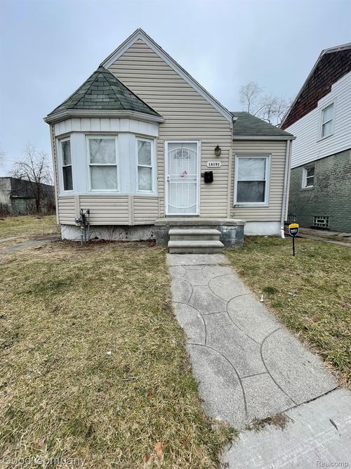 16191 Strathmoor St, Detroit, MI, 48235-4068 | Card Image