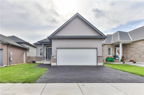 11 Tucker St, Thorold, ON, L2V0G3 | Card Image
