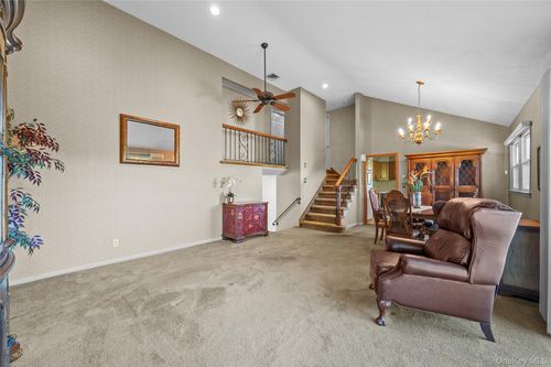 261 Johnson Ave, Sayville, NY, 11782-1139 | Card Image