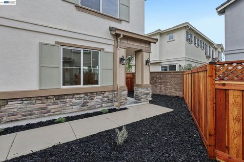 208 Mindy Way, Pittsburg, CA, 94565-2629 | Card Image