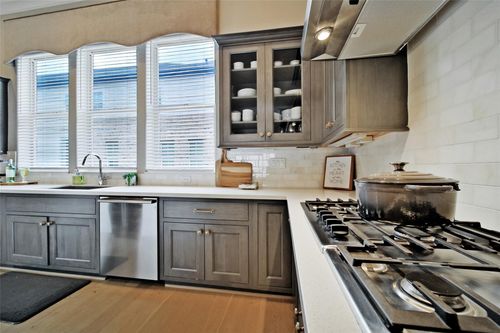 6015 Matthew Oaks Pl, Houston, TX, 77007-1862 | Card Image