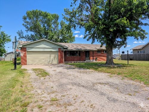 214 N Sedgwick Ave, Burrton, KS, 67020-8706 | Card Image