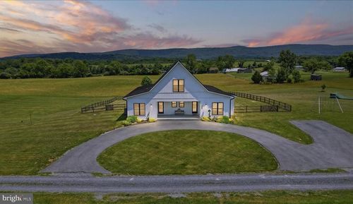 330 Majestic Ln, CHARLES TOWN, WV, 25414-4347 | Card Image