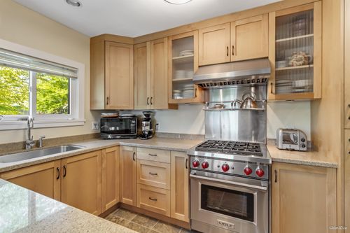 4 E 46th Ave, Vancouver, BC, V5W1Z1 | Card Image