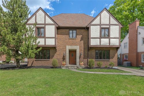 215 Beverly Pl, Oakwood, OH, 45419-3513 | Card Image