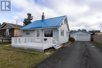 3250 Wilroy Ave, Home with 3 bedrooms, 1 bathrooms and null parking in Thunder Bay ON | Image 2